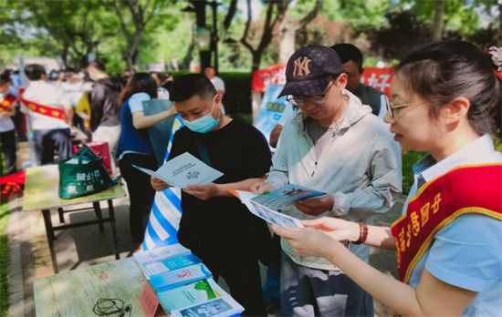 普及金融知识	，邮储银行擦亮防骗的“火眼金睛	”